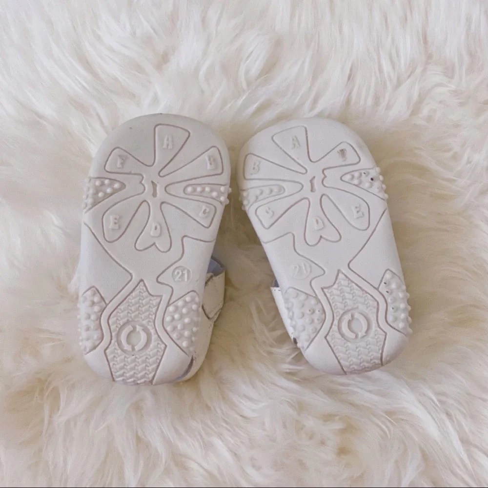 Baby girl leather sandals with adjustable Velcro